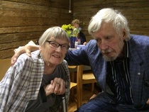 Kuvassa Maire Koponen Kuopiosta ja Eero Oulasvirta Helsingistä. He molemmat olivat olleet sukuseuran perustamiskokouksessa vuonna 1951.